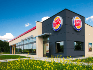 Burger King and McDonald’s Pay Fast Food Workers $20 an Hour in Denmark Enough to pay their bills, save some money and even go out with friends. Why can’t we do that here?